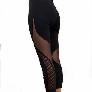 Lululemon athletics geo tight with mesh accents